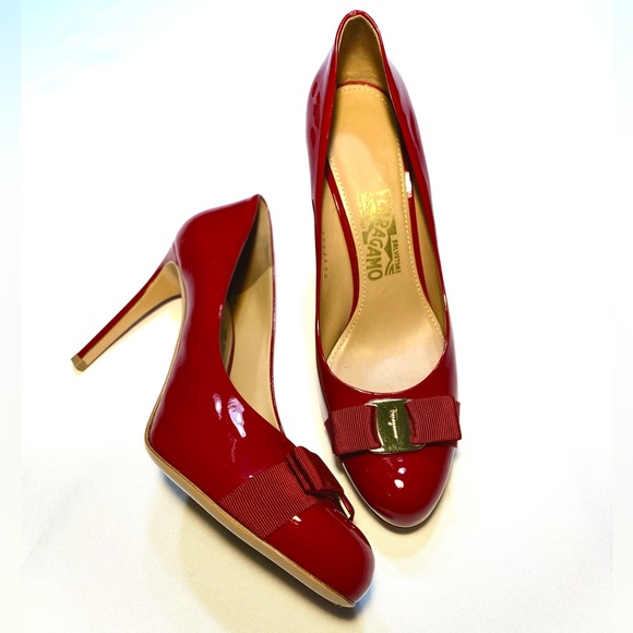 Authentic Salvatore Ferragamo Red Heels  Patent Bow Pump,
Red (Rosso) - Picture 2 of 9